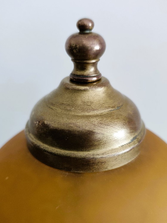 Image 1 of Antieke gouden tafellamp met kwastjes