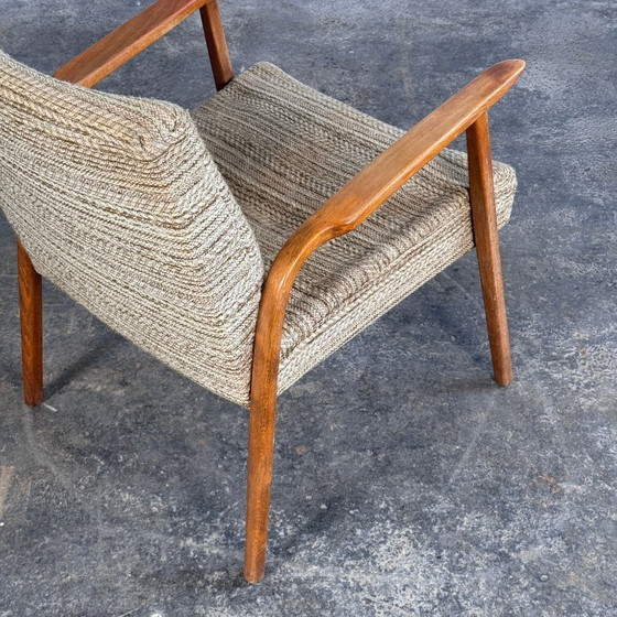 Image 1 of Een paar eikenhouten fauteuils uit de DDR, geschikt voor renovatie, 1960