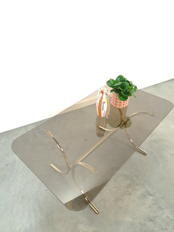 Image 1 of Tavolino in vetro fumé con gambe dorate dalla Svezia