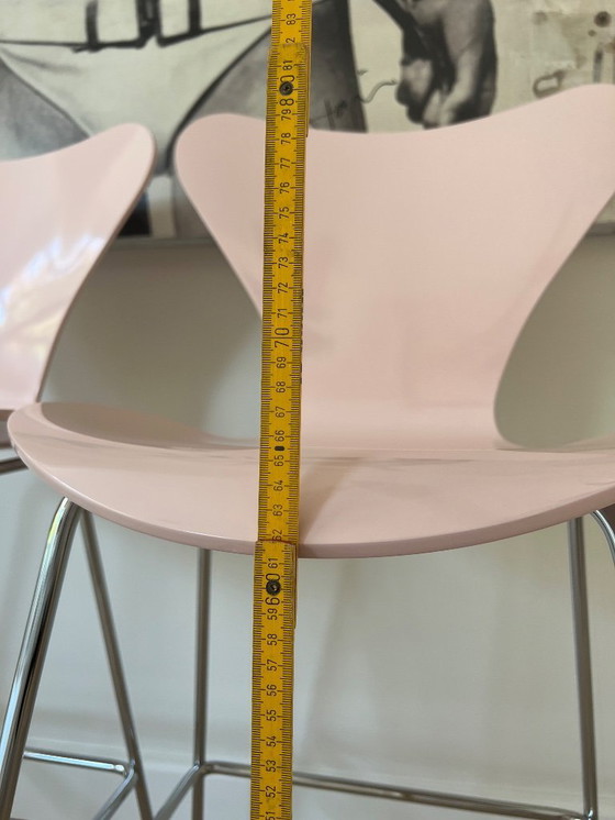 Image 1 of 2 Beautiful Design Icon Fritz Hansen barstools "SERIES 7", limited edition Cherry blossom