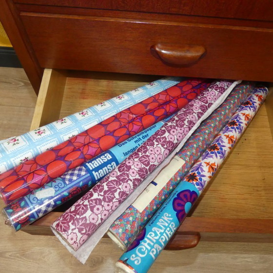 Image 1 of Cassettiera 1960 in stile danese Cassettiera in teak vintage di metà secolo Cassettiera danese di design moderno scandinavo W