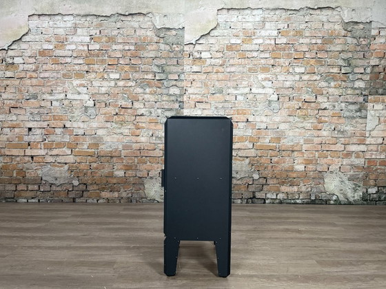 Lande Cabinet 45, Metal | Studio Lande, Mesitas de noche, Negro, Minimalisme (foto 4 de 8)