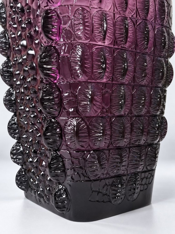 Lalique Croco Dusk Purple Vase – Crystal (photo 13 of 17)