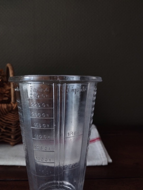 Image 1 of Mougin maatbeker van dik geperst glas