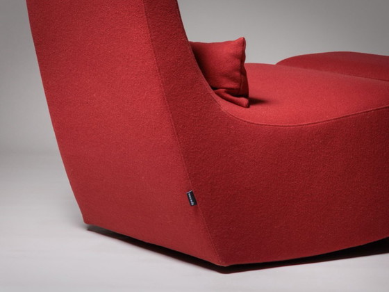 Image 1 of Schommelstoel en voetenbankje van rode wol van Ligne Roset, Frankrijk