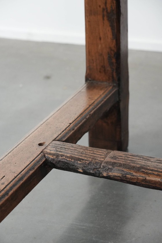 Image 1 of Table de salle à manger de ferme française ancienne et robuste, avec trois tiroirs, datant du XVIIIe siècle.