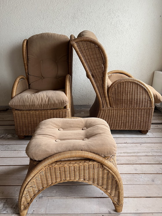 Deux fauteuils en rotin avec repose-pieds – Rattan, Textile (photo 2 of 7)