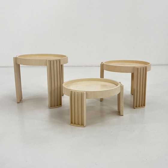 Ensemble de 3 Tables d'appoint gigognes Marema par Gianfranco Frattini pour Cassina, années 1960 – Plastic (photo 2 of 10)