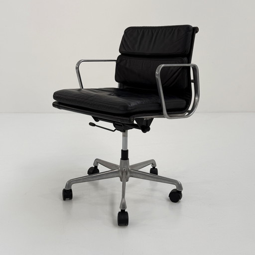 EA217 Soft Pad Leather Desk Chair by Charles & Ray Eames For ICF, 1970s