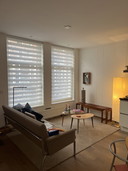 Divano vintage di design - comodo e minimalista, beige chiaro