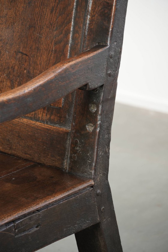 Image 1 of Prachtige antieke Engelse houten bank/ halbank uit begin 18e eeuw met prachtige warme kleuren en mooie details