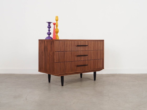 Image 1 of Cassettiera in noce, design scandinavo.