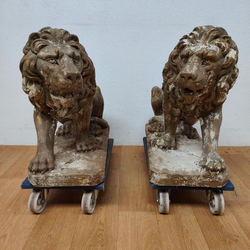 Set of 2 large garden statues of a lion garden ornament concrete lions