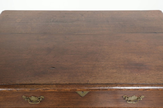 Image 1 of Zeer mooie antieke Engelse 17e eeuwse eikenhouten commode/ ladekast met origineel beslag en bolpoten
