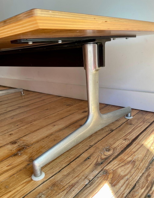 Table basse avec base Eames originale