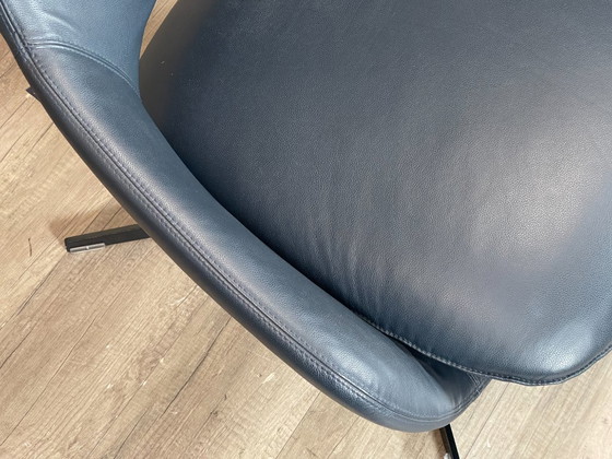Artifort Kalm - Dunkelblau | Patrick Norguet – Sessel, Leder, Metall (photo 14 of 16)