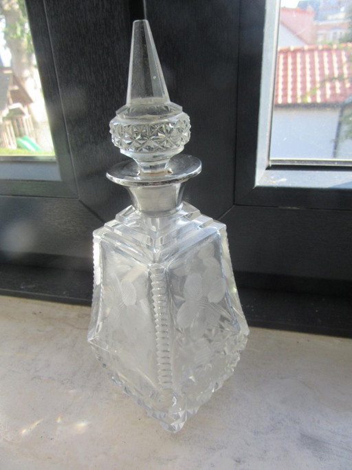 Bottiglia antica in cristallo tagliato con bordo in argento sterling e marchio di Chester. (photo 2 of 10)