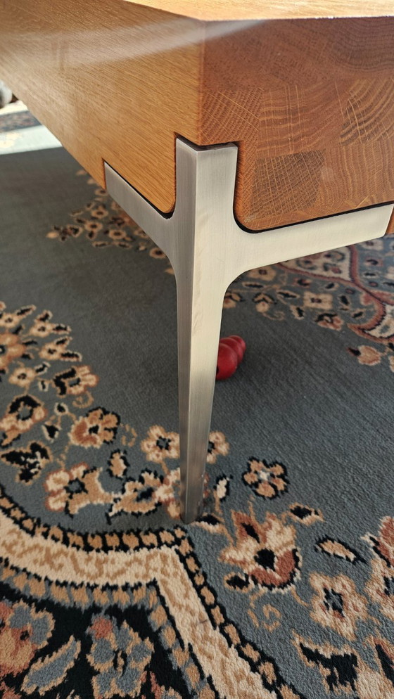 Image 1 of Mesa de centro única "Beam" de roble macizo. Por Roderick Vos