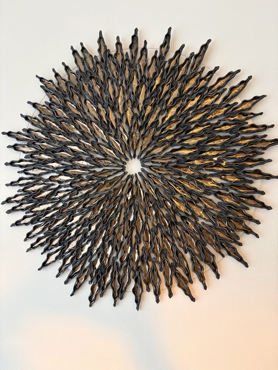 Zwarte Porseleinen Wanddecoratie Met Goudkleurige Glazuur – Beeldhouwkunst, Porcelain (photo 3 of 6)
