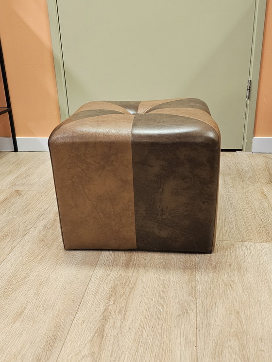 Image 1 of Pouf ottoman vintage en similicuir marron cognac