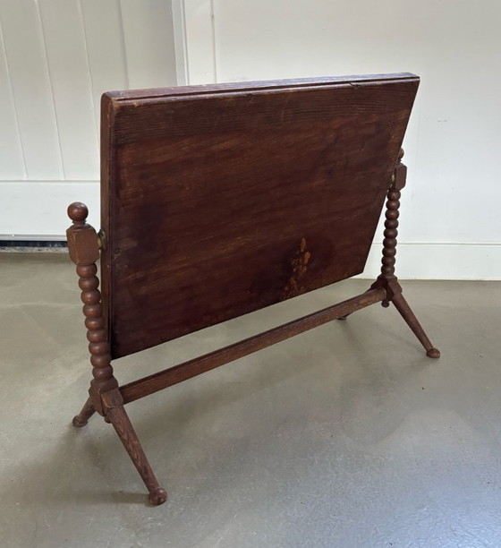 Image 1 of Antieke houten tafelspiegel, klosdetails, 1e kwart 20e eeuw