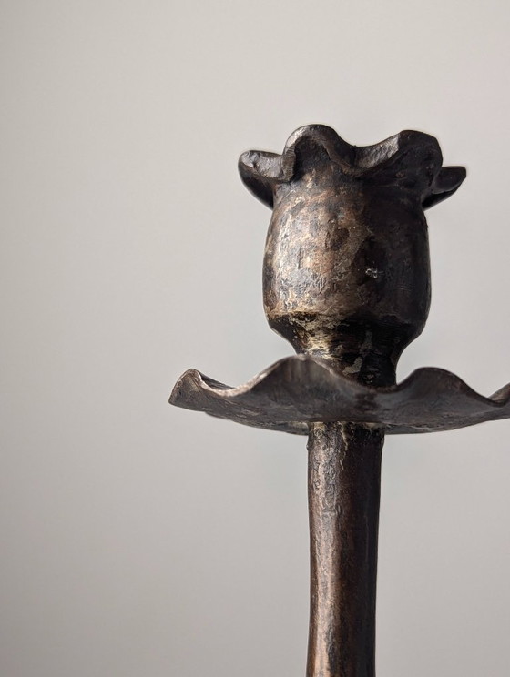 Image 1 of Candelabro a forma di drago in ferro battuto, nello stile di Samuel Yellin, XX secolo.
