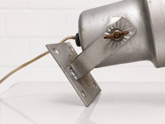 Image 1 of Industriële wand- of plafondspot van aluminium, jaren 1950-1960.