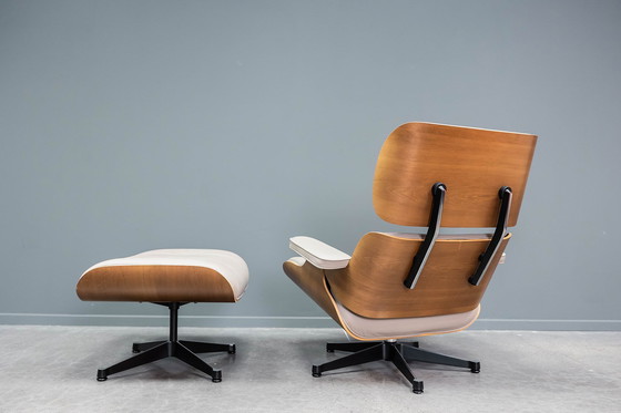 Image 1 of Sillón Eames + otomana
