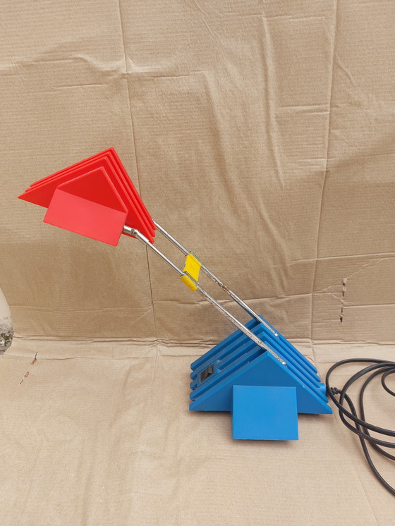 Image 1 of Bureaulamp memphis stijl