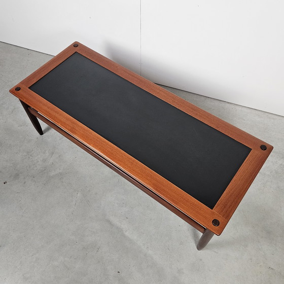 Image 1 of Table basse vintage, plateau réversible
