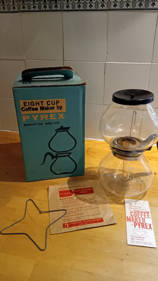 Pyrex Manhattan Eight Cup Coffee Maker, model MMK-8BT