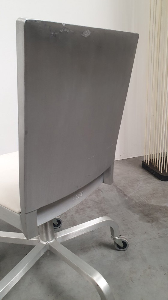 Sedia da ufficio Emeo Design Philippe Starck, ruote Hudson, alluminio – Emeco, Sedie da ufficio, Plastic (photo 7 of 19)