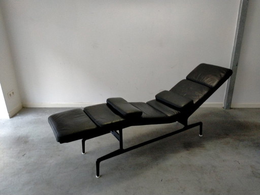 Chaise longue Eames ES 106 de Herman Miller
