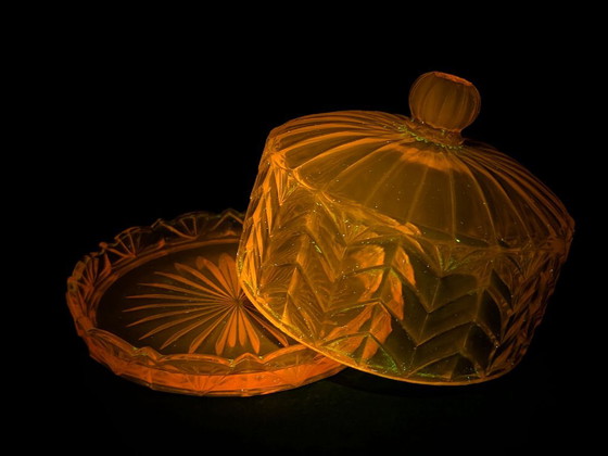 Art Deco Rosaline (Depression Glass) Cake Dome 1930, Table accessories, Pink (photo 4 of 9)