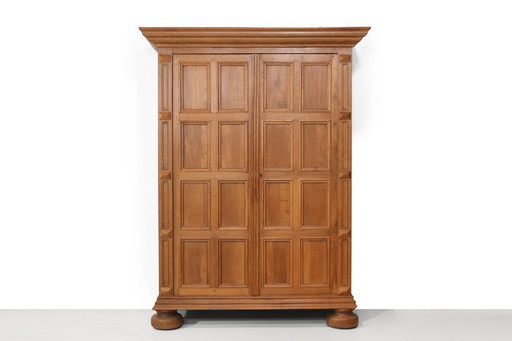 Antiker Eichenpaneelschrank aus dem 19. Jahrhundert