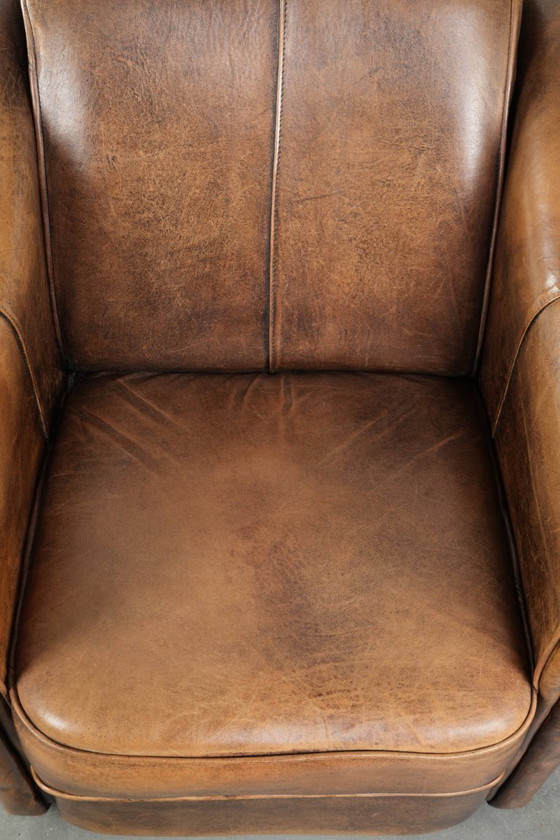 Image 1 of Fauteuil confortable en peau de mouton au style intemporel