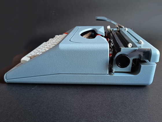 Image 1 of Restored Underwood 16 (1977) typewriter – a rare example