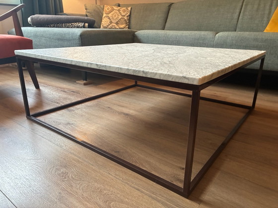 Tavolino da caffè Natuzzi in marmo Mid-century modern 90x90x34 cm, Tavolini da caffè, Metallo, Bianco (foto 3 di 5)