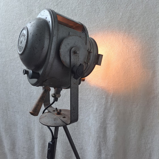Image 1 of Lampe de théâtre vintage industrielle Cremer sur trépied - Paris