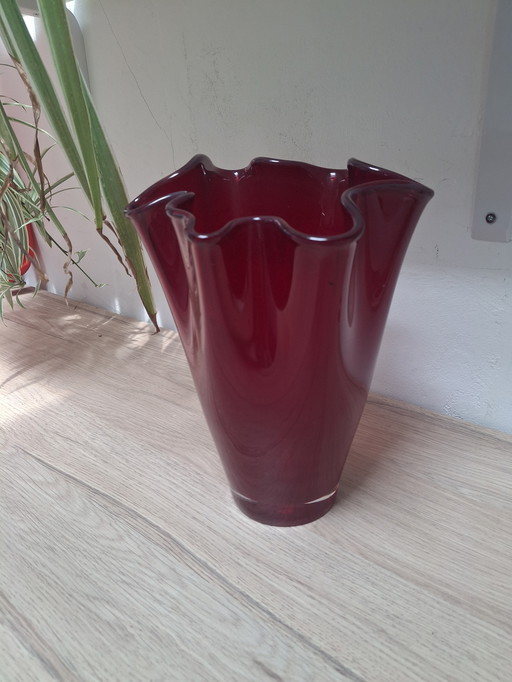 Massief rode zakdoekenvaas.