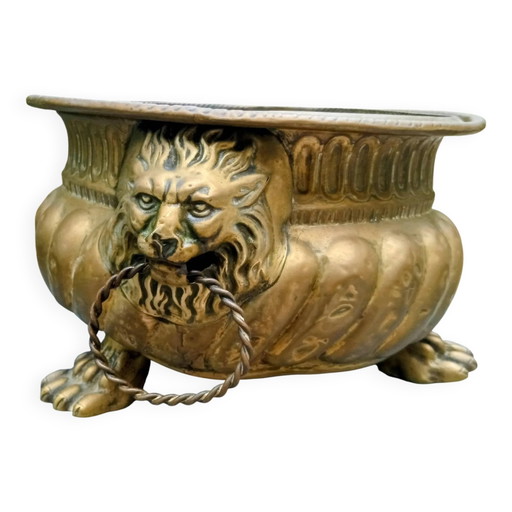 Gran maceta de latón con leones, siglo XIX