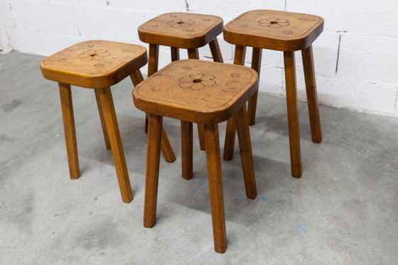 Image 1 of Set di 4 sgabelli brutalisti, fatti a mano, anni '60, design floreale