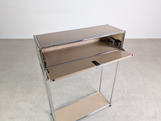 Image 1 of Mesa auxiliar USM Haller original Diseño de mesita de noche Fritz Haller