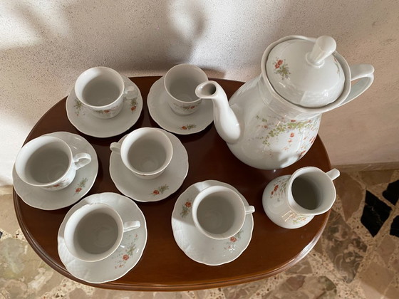 TK Thun Czechoslovakia Mid-Century Floral Porcelain Tea & Coffee Service – 15 Pieces – Crockery (photo 7 of 24)
