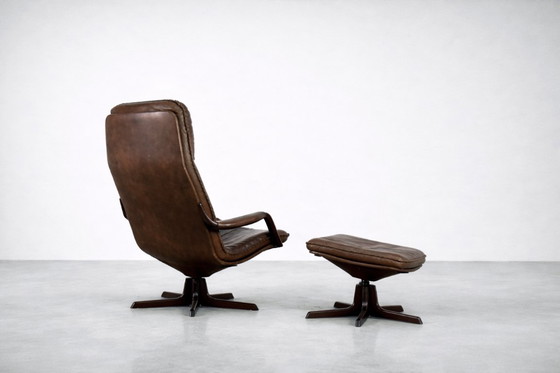 Image 1 of Vintage Mid-Century Danish Modern Brown Leather Adjustable Easy Chair & Ottoman Set from Berg Furniture, 1970s, Set of 2