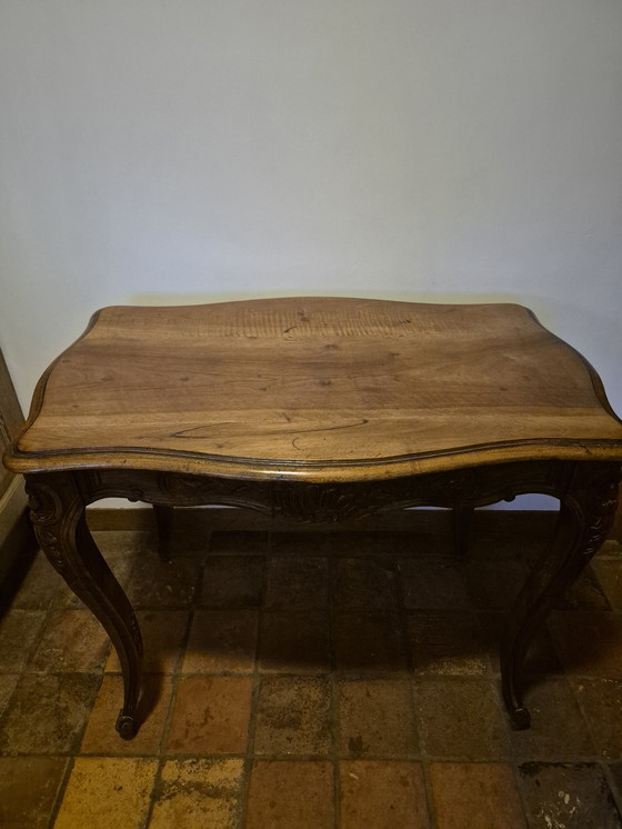 Image 1 of Escritorio francés tallado en nogal, mesa auxiliar, estilo Luis VX, siglo XIX