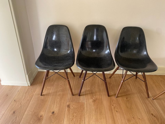 Image 1 of 6x Charles Eames and Herman Miller dining chairs in black fiberglass