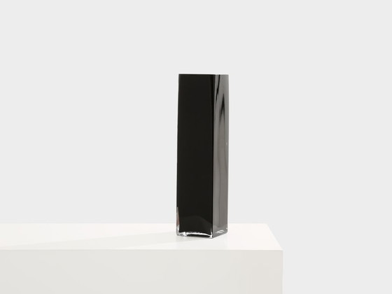 Image 1 of Jarrón rojo de cristal opalino negro Art Déco de Anatole Riecke, 1949.