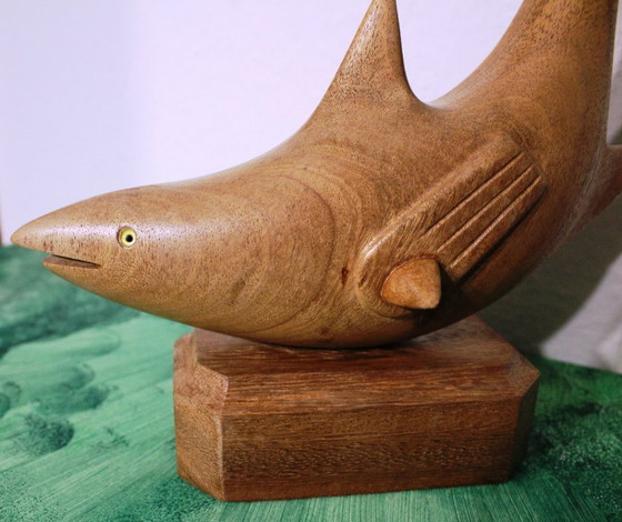 Image 1 of Figura decorativa di squalo in legno intagliato a mano su base, circa anni '60