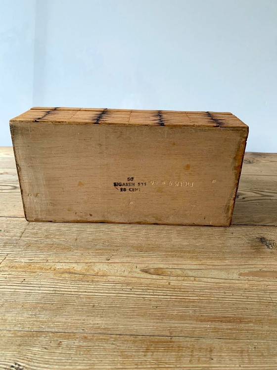 Image 1 of Scatola di sigari rivestita di fiammiferi – Arte popolare, anni '50